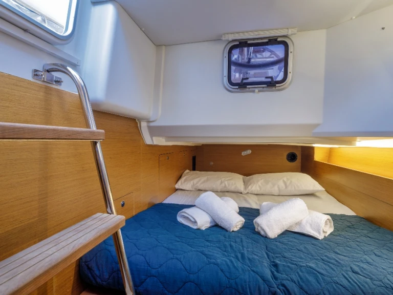 Rent a Jeanneau Sun Loft 47 Nydri