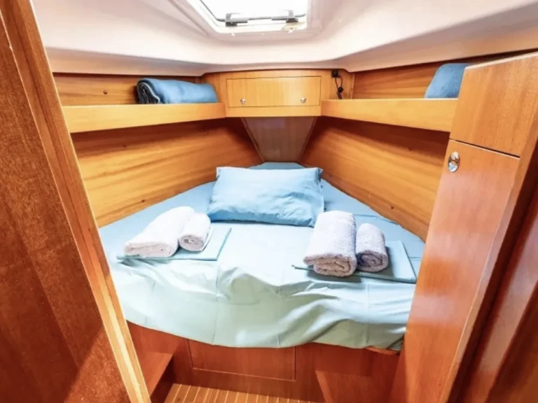 Elan Impression 344 in Préveza on SamBoat