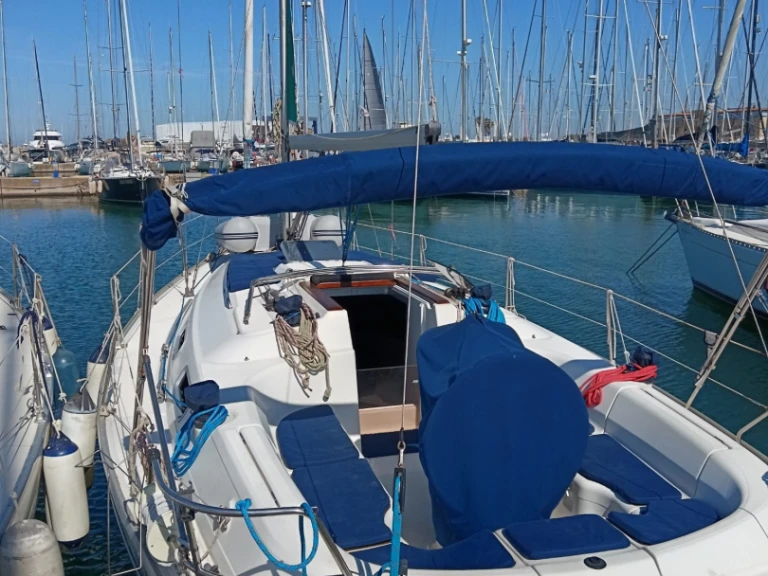 Bavaria Bavaria 36 Holiday charter bareboat or captained in  Genova