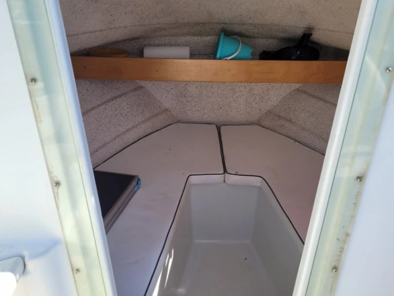 Bareboat Rental Motorboat Quicksilver with a boat licence