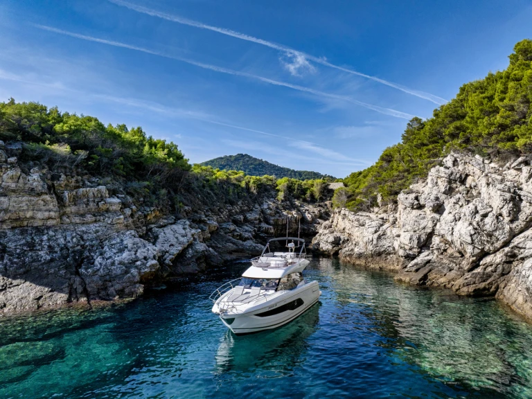 Boat rental Jeanneau Prestige 420 Fly in Dubrovnik on Samboat