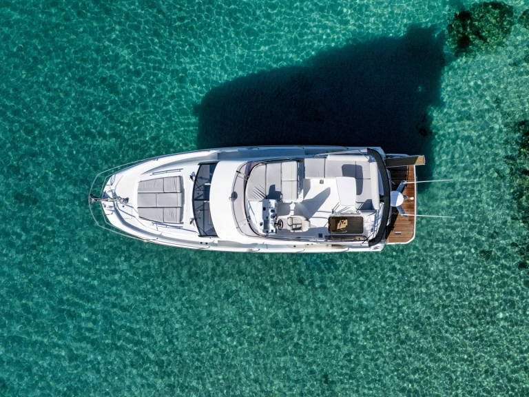 Bareboat Rental Motorboat Jeanneau with a boat licence