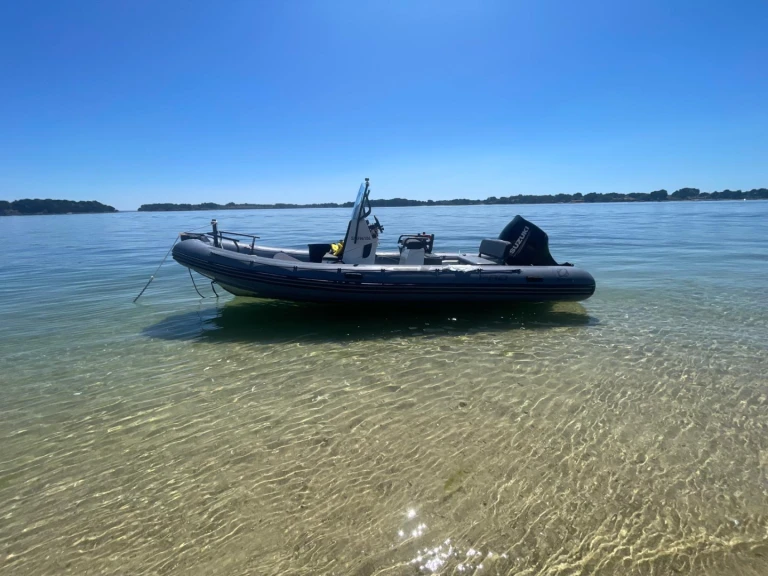 RIB rental in Baden - Zodiac Pro 7