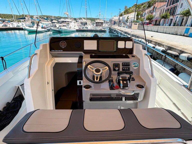 Motorboat rental with or without captain Jeanneau Mahón