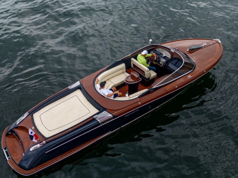 Motorboat for rent Panama City Beach at the best price