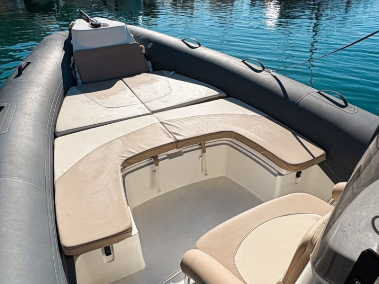 Motorboat rental with or without captain Bwa Mahón
