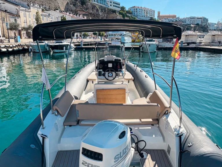 Bareboat Rental Motorboat Bwa with a boat licence
