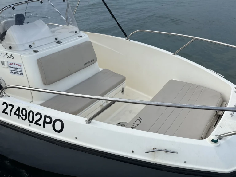 Bareboat Rental Motorboat Quicksilver with a boat licence