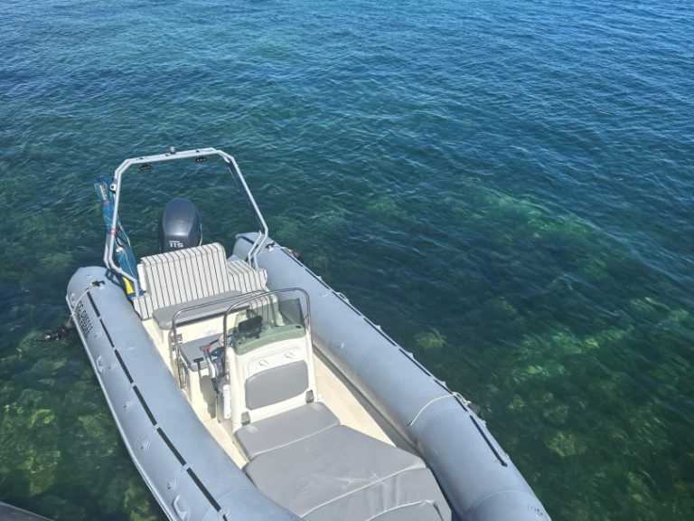 Boat rental Bombard Explorer 640 in Concarneau on Samboat