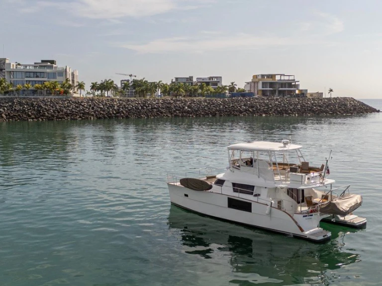 Bareboat Rental Motorboat Fountaine Pajot with a boat licence
