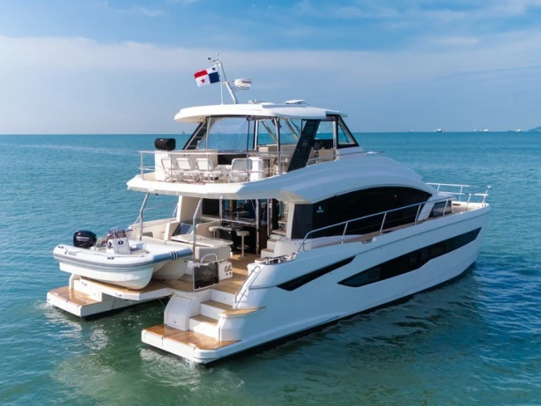 Bareboat Rental Motorboat Aquila with a boat licence