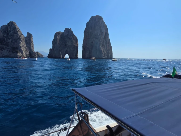 Motorboat rental with or without captain Mano Marine Castellammare di Stabia
