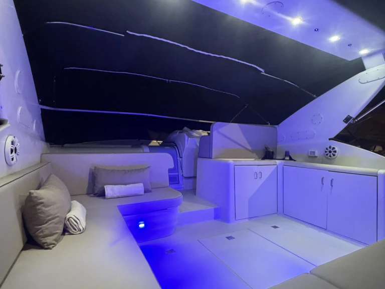Yacht charter Terracina cheap Carver 440