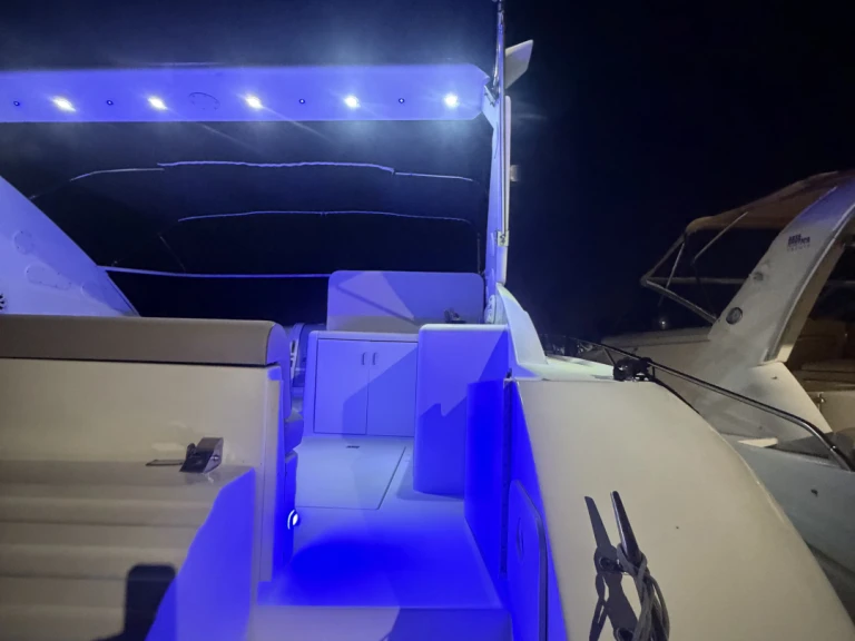 Boat rental Trojan Carver 440 in Terracina on Samboat