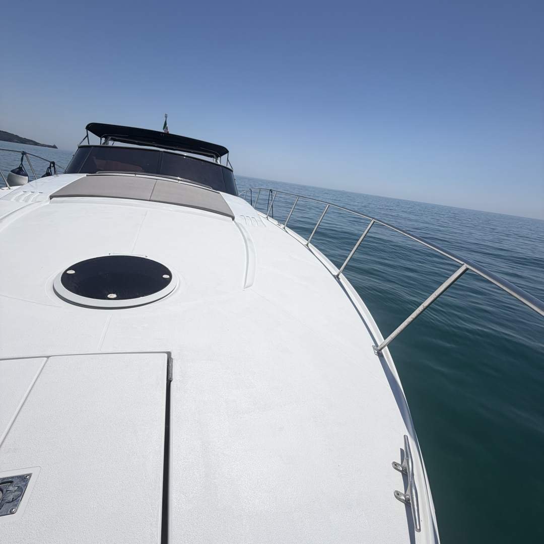 Yacht charter Terracina cheap Carver 440