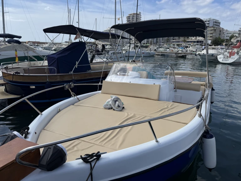 Motorboat for rent San Antonio Port at the best price