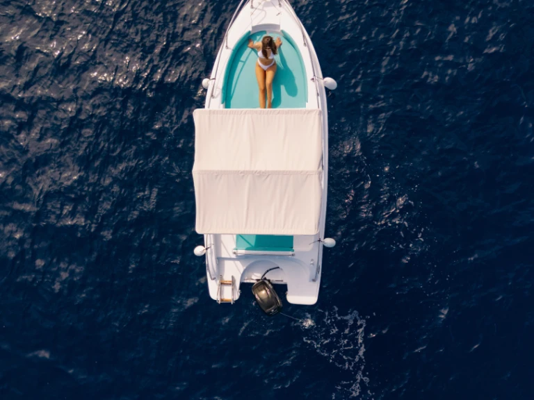 Motorboat rental with or without captain blumax 19 pro Taormina