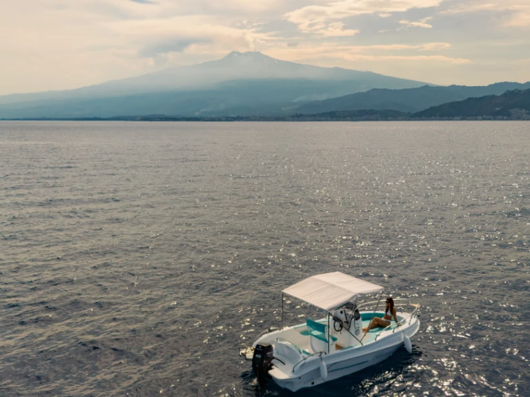 Boat rental blumax 19 pro Blumax 19 Pro in Taormina on Samboat