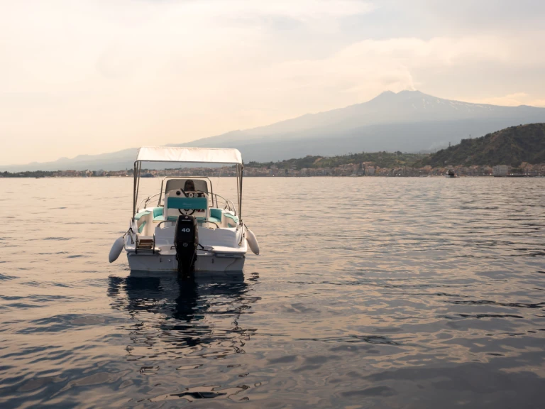 Motorboat for rent Taormina at the best price