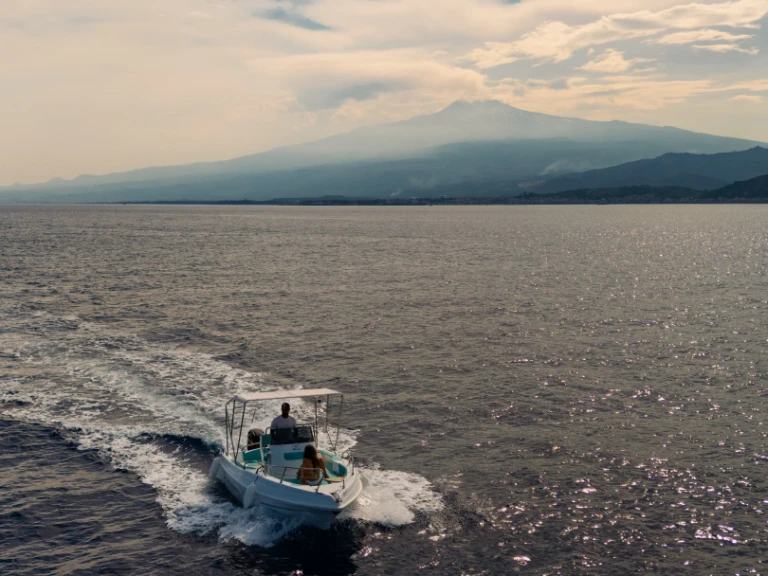 Bareboat Rental Motorboat blumax 19 pro with a boat licence