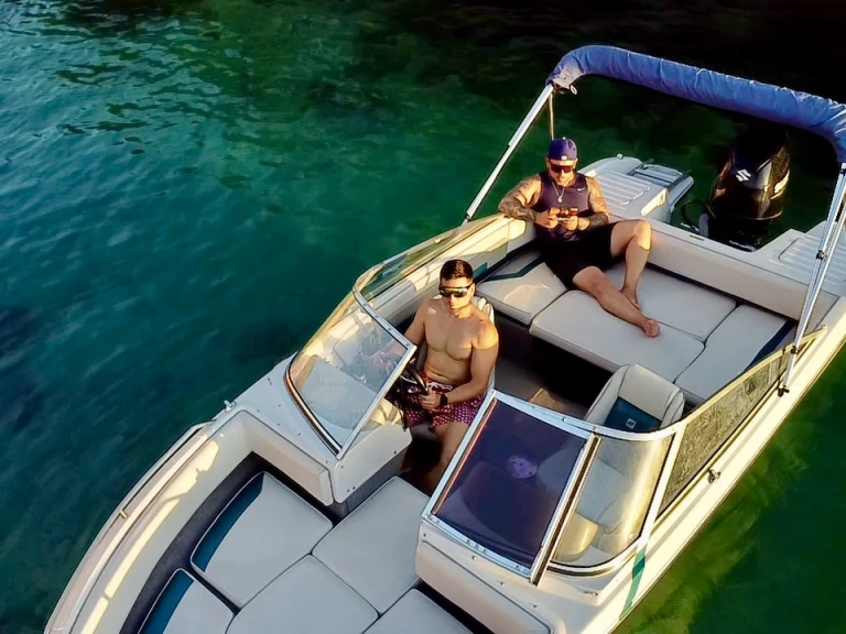 Motorboat rental in Sant Antoni de Portmany - Four Winns Freedom 180