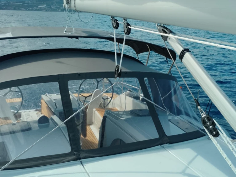 Bareboat Rental Sailboat Hanse with a boat licence