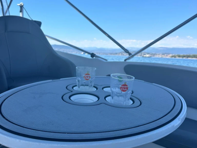 Motorboat for rent Mandelieu-la-Napoule at the best price