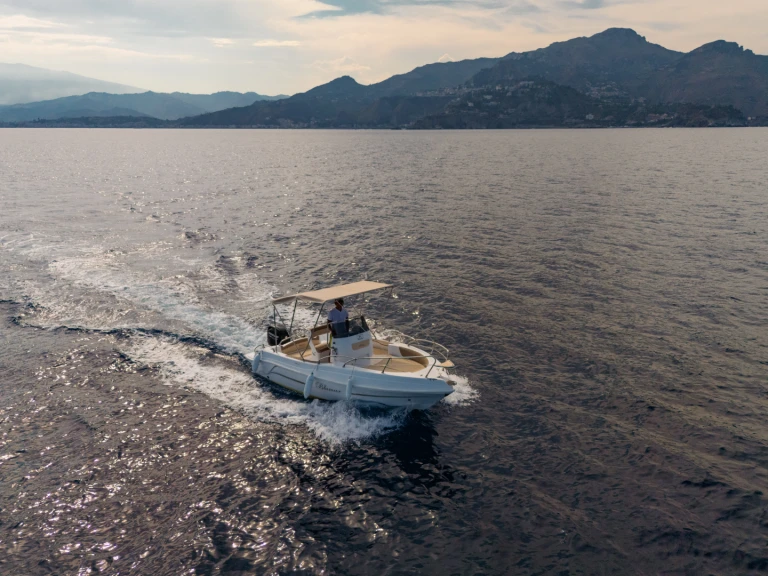 Motorboat rental with or without captain blumax 19 pro Taormina