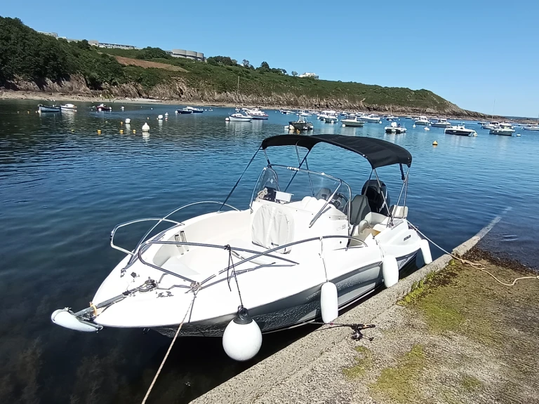 Motorboat rental with or without captain Quicksilver Brest