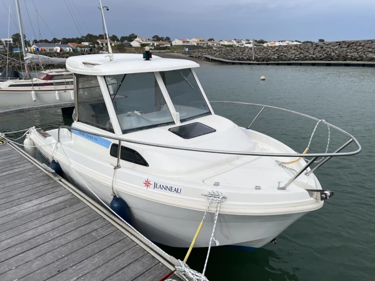 Jeanneau Merry Fisher 530 HB Cabine in Les Sables-d'Olonne on SamBoat