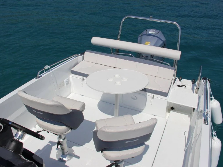 Boat rental Quicksilver Activ 605 Open Pack Sport in Marseille on Samboat