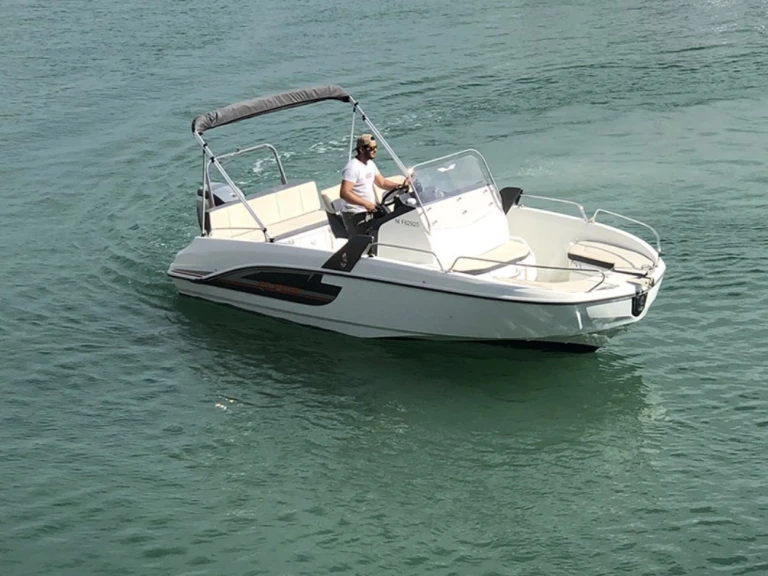 Bareboat Rental Motorboat Quicksilver with a boat licence