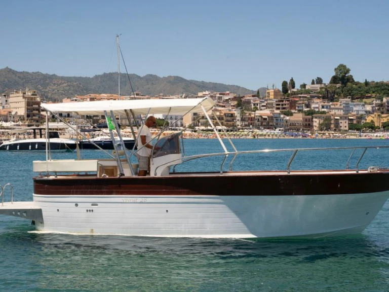 Boat rental viveur 28 open in Giardini-Naxos on Samboat