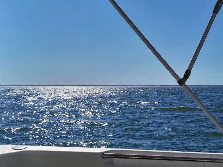 Motorboat rental with or without captain Quicksilver Lanton