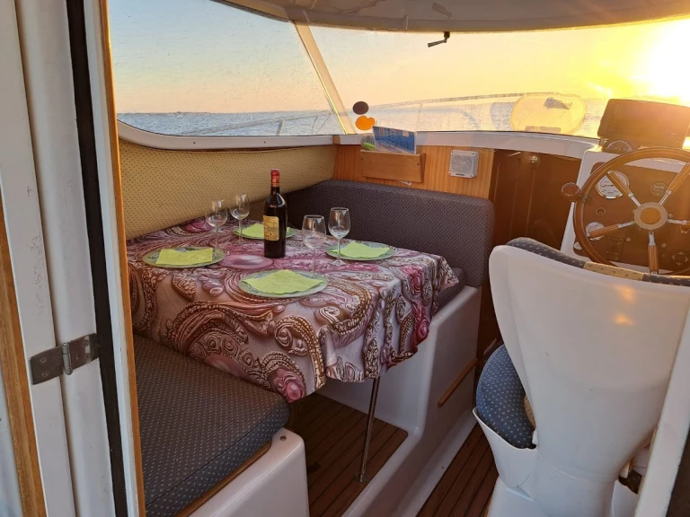 Bareboat Rental Motorboat Quicksilver with a boat licence