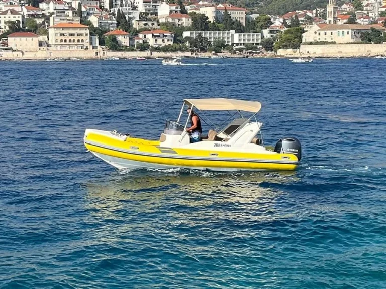 Motorboat rental in Hvar - Aquamax B23F