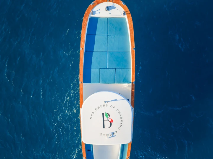 Bareboat Rental Motorboat Gozzo with a boat licence