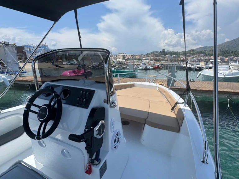 Aquabat Sport Line 19 in Giardini-Naxos on SamBoat
