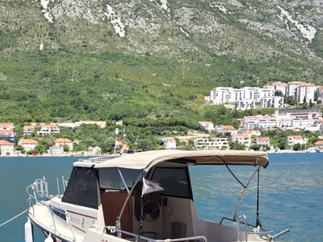 Motorboat rental with or without captain Bénéteau Dubrovnik