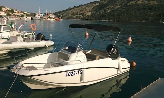 Bareboat Rental Motorboat Quicksilver with a boat licence