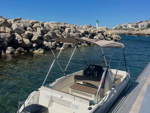 Boat rental Quicksilver Activ 505 Open in Marseille on Samboat