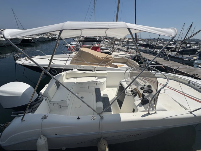 Motorboat for rent Sainte-Maxime at the best price