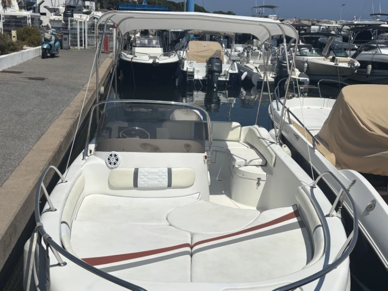 Selva Selva D 6.6 C in Sainte-Maxime on SamBoat
