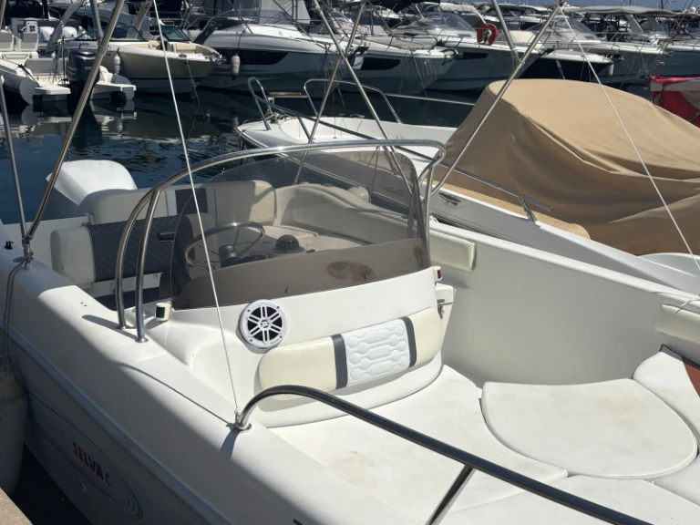Rent a Selva Selva D 6.6 C Sainte-Maxime