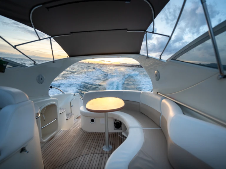 Yacht charter Sant Feliu de Guíxols cheap Gobbi 315 SC