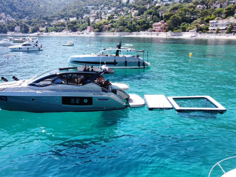 Cranchi Cranchi M44 HT in Nice Ferry Port on SamBoat