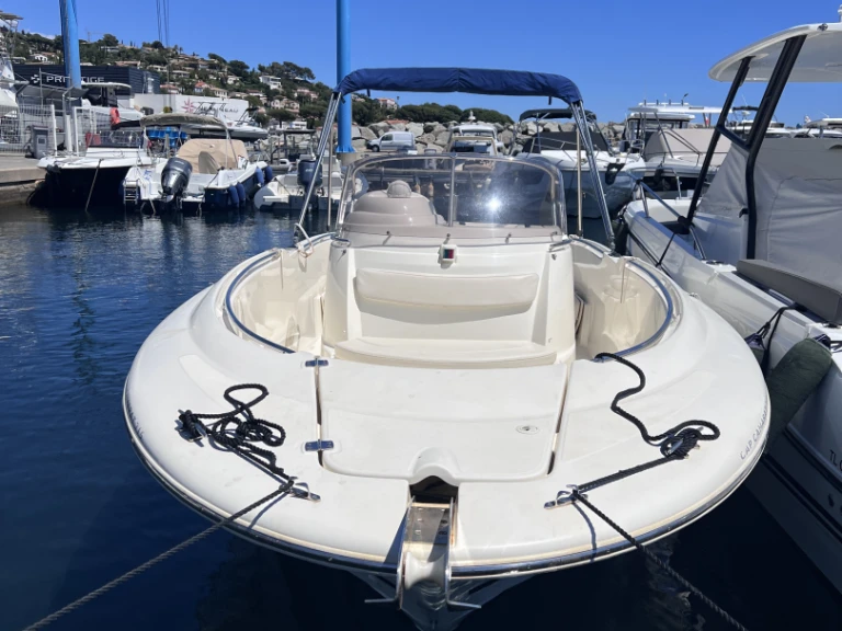 Rent a Jeanneau Jeanneau cap camarat 715 Les Issambres