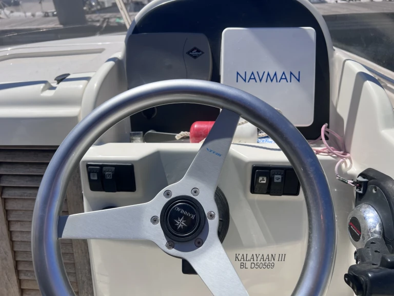 Motorboat rental with or without captain Jeanneau Les Issambres