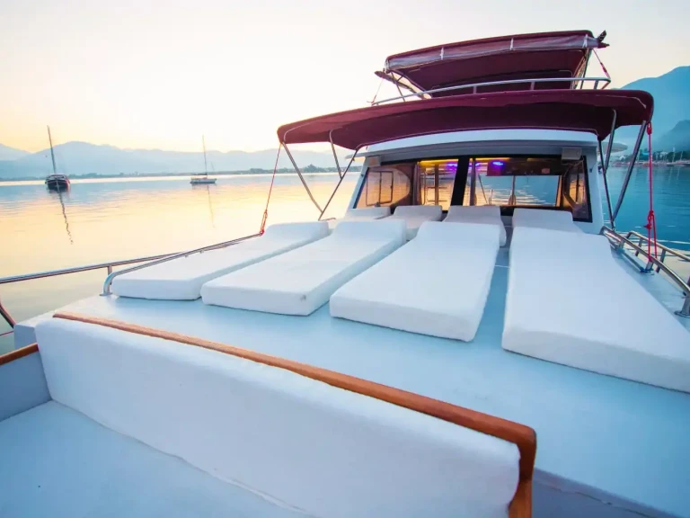 Sailboat for rent Göcek at the best price