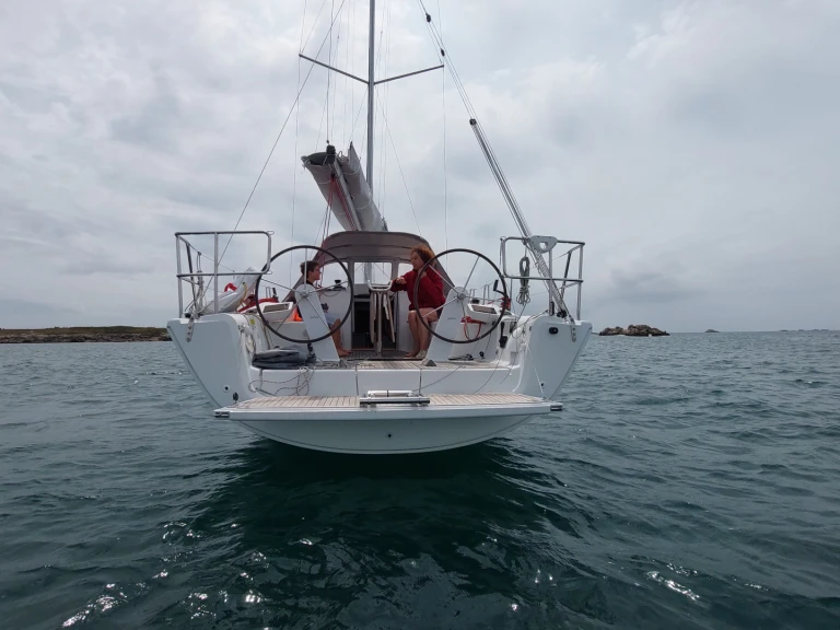 Yacht charter Loctudy cheap Dehler 34